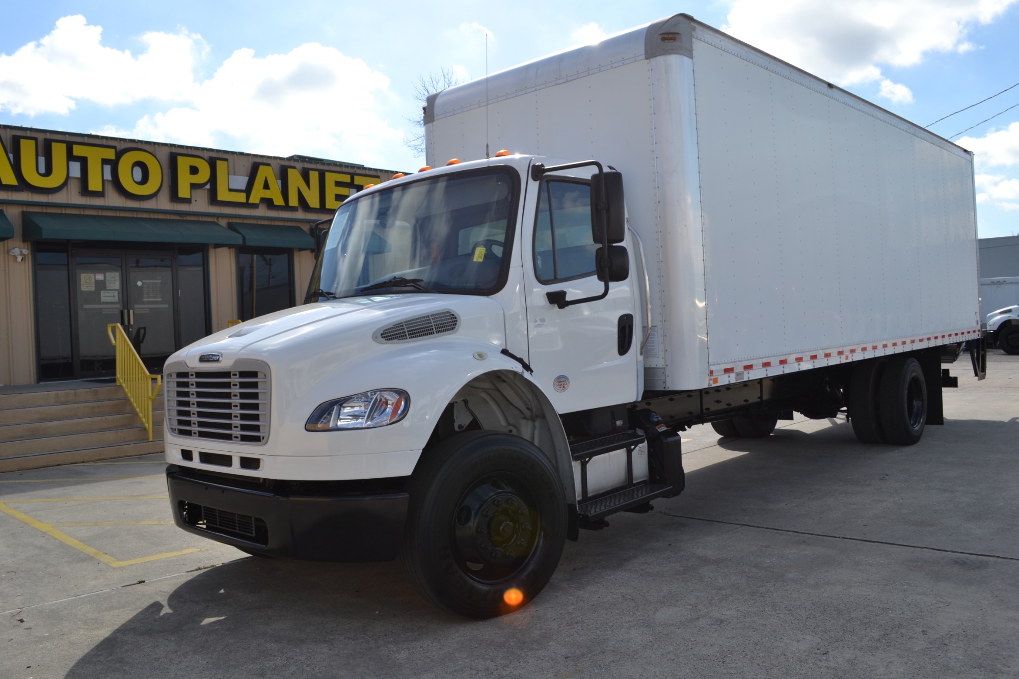 photo of 2017 FREIGHTLINER M2-106 26FT BOX 